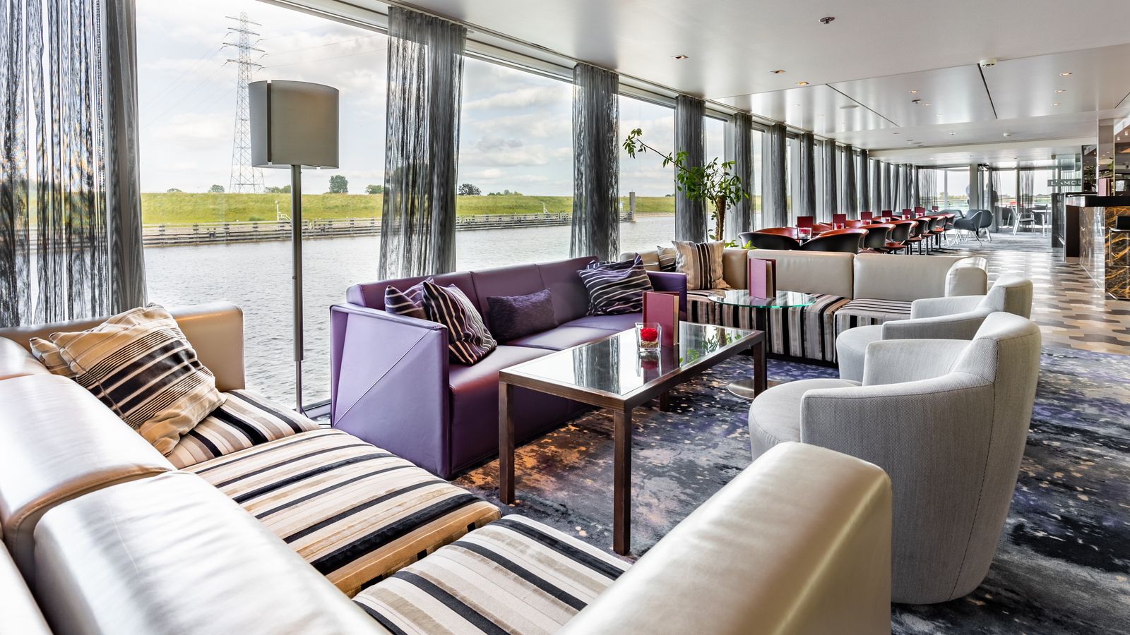 Bar und Lounge „Docks“