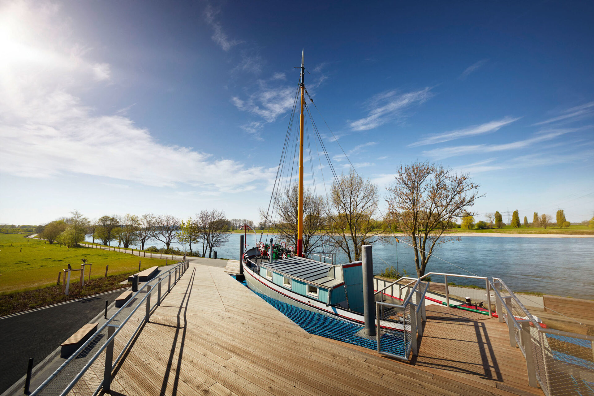 Aalschokker in Monheim am Ufer