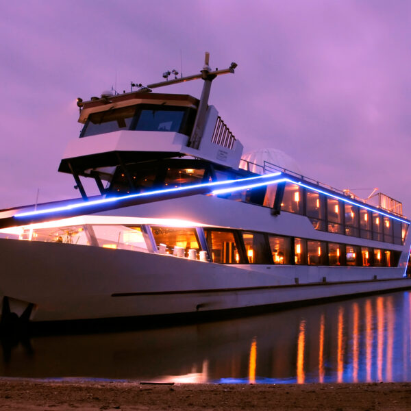 Futuristisches Design: Eventschiff MS Jules Verne