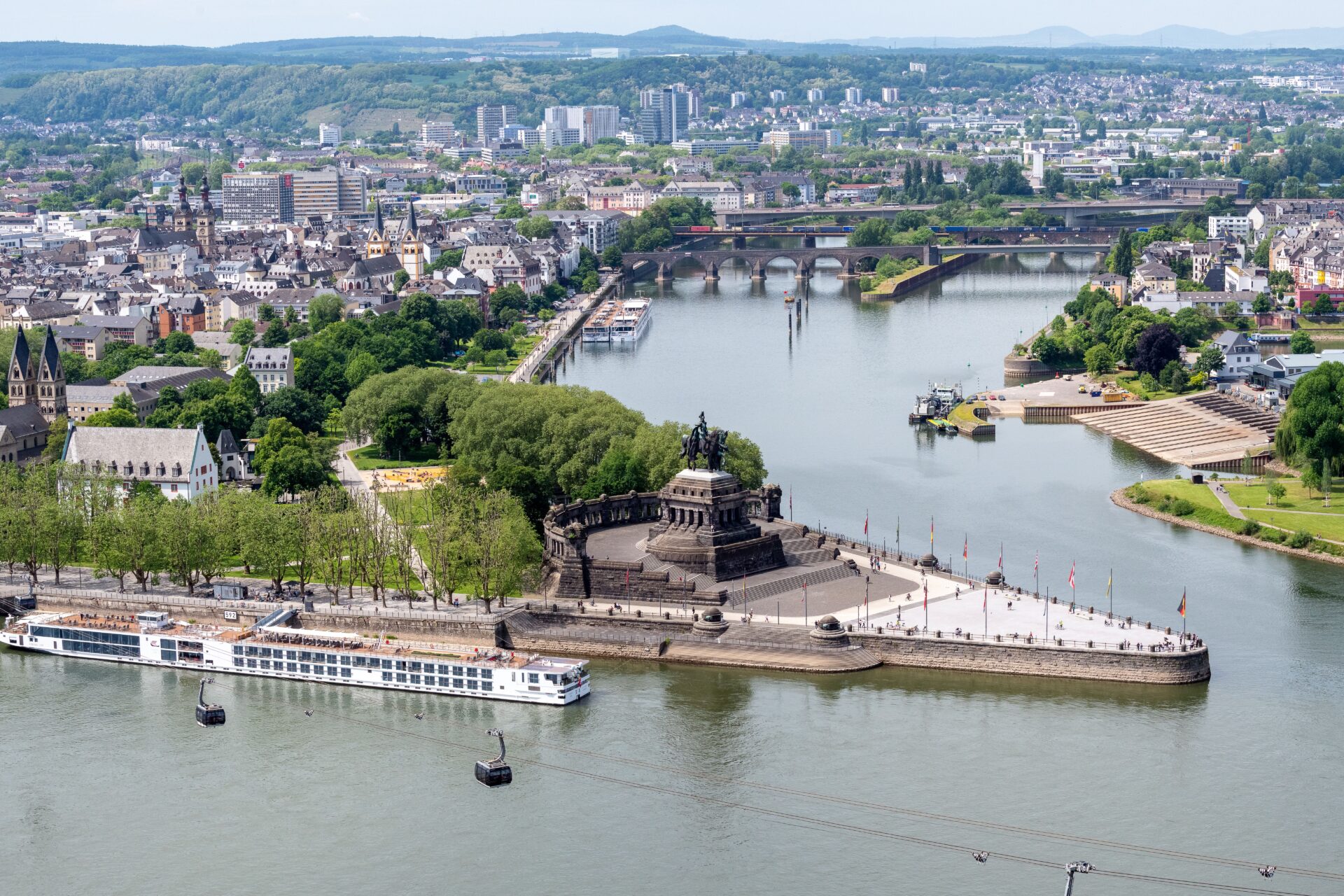 Blick auf das Deutsche Eck und die Seilbahn