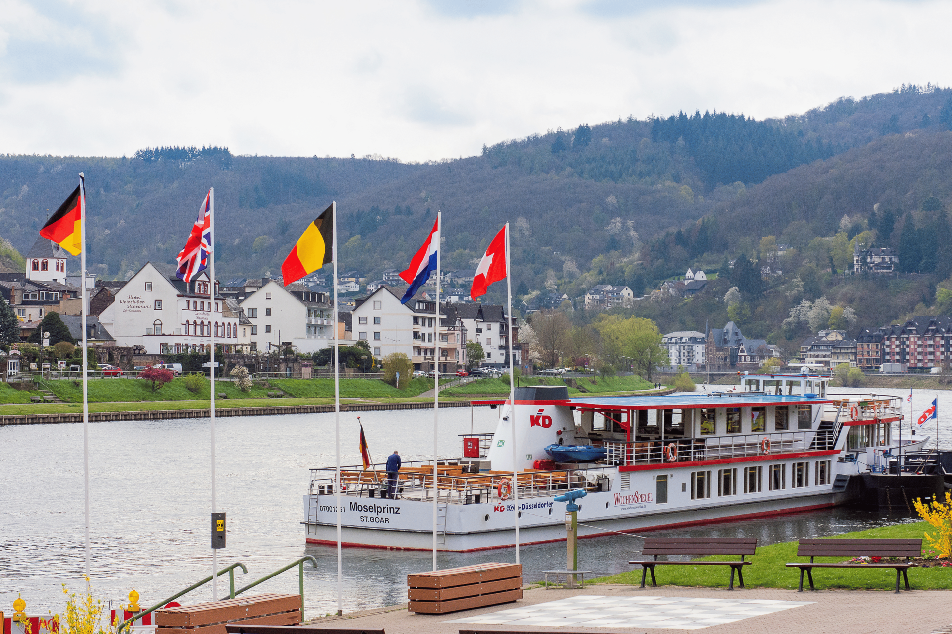 MS Moselprinz am Ufer in Cochem