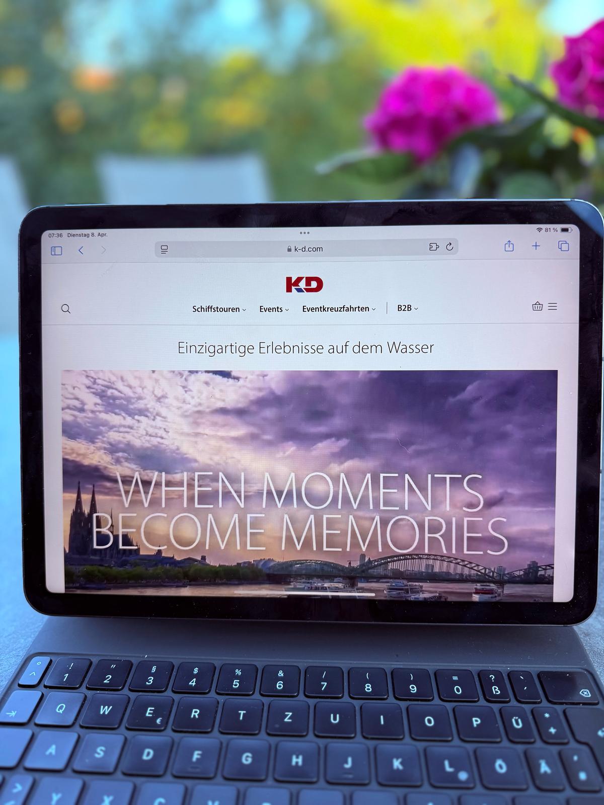 Die neue Homepage auf einem Laptop