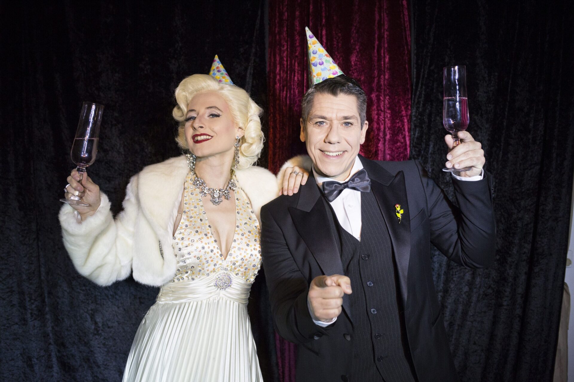 Two actors as Marilyn Monroe and Frank Sinatra