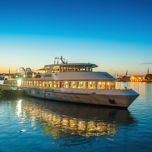 MS Godesburg in the evening twilight