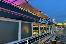 Beleuchtete Seitenansicht MS RheinVision