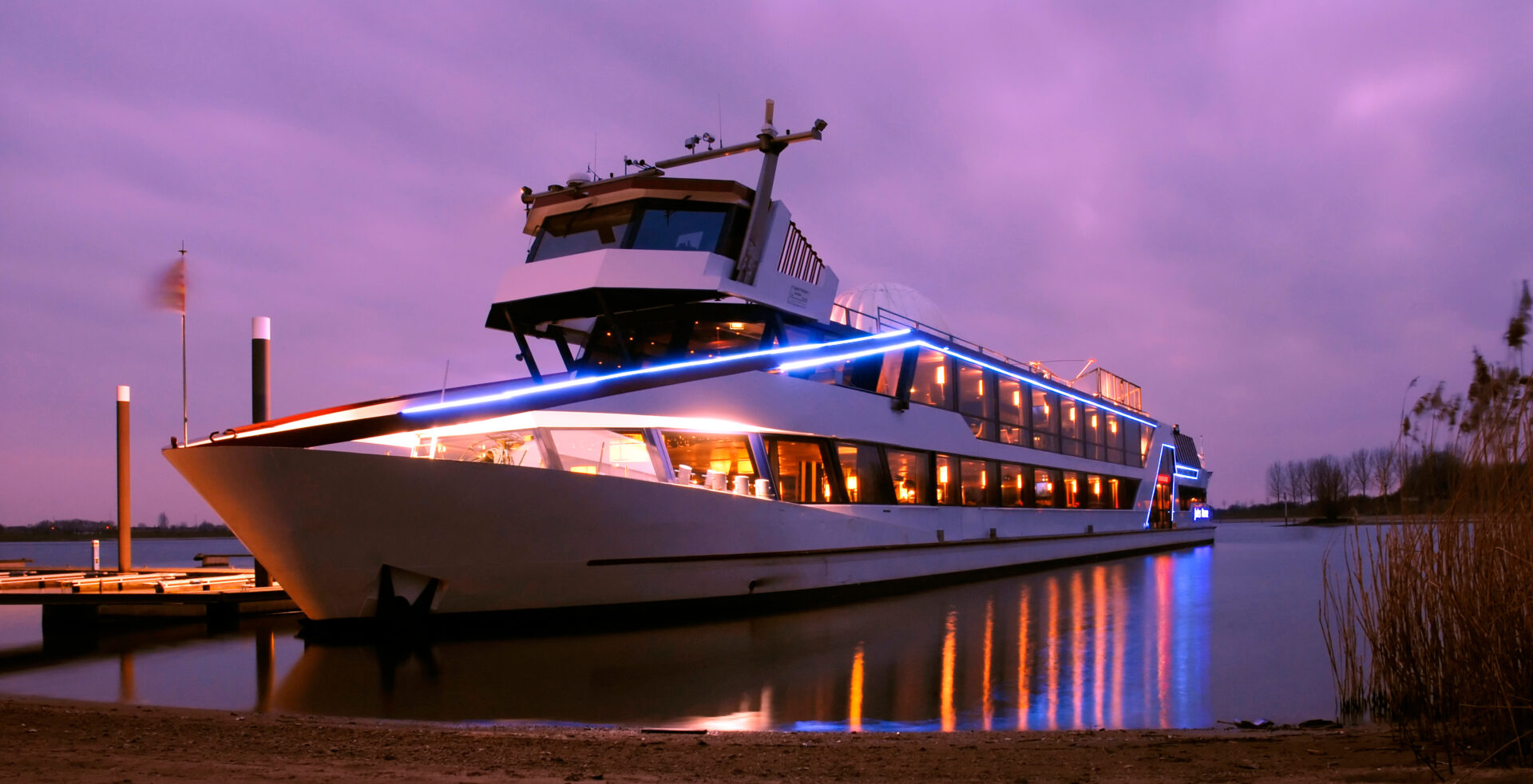 Futuristisches Design: Eventschiff MS Jules Verne