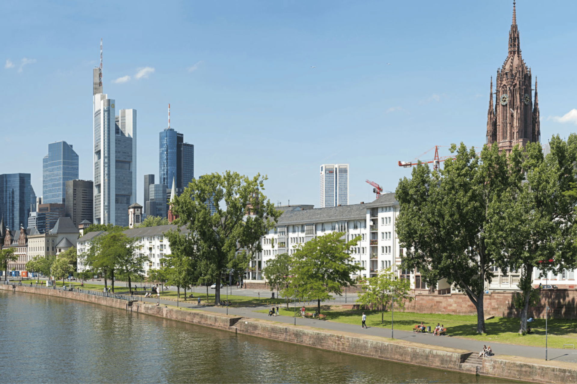 Blick auf den Mainkai in Frankfurt