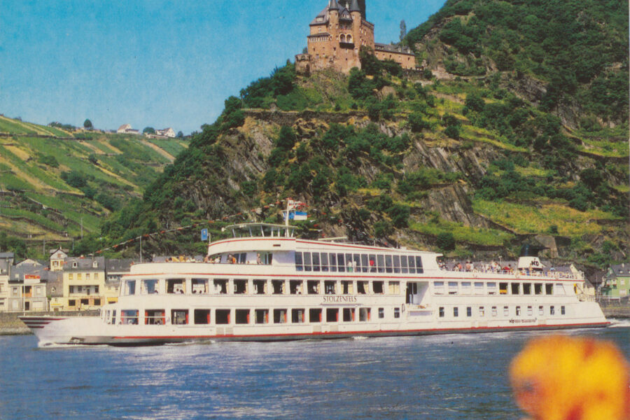 KD excursion boat MS Stolzenfels in front of Katz Castle