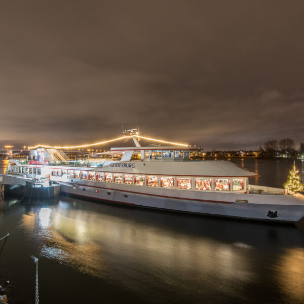 Beleuchtetes Schiff MS Godesburg in Mainz